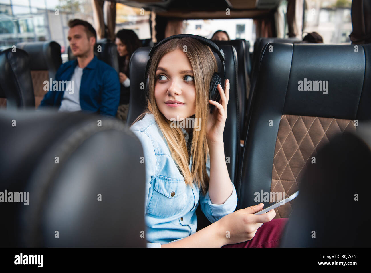 Con estos auriculares podrás ir de viaje sin enterarte de que vas en coche  o autobús