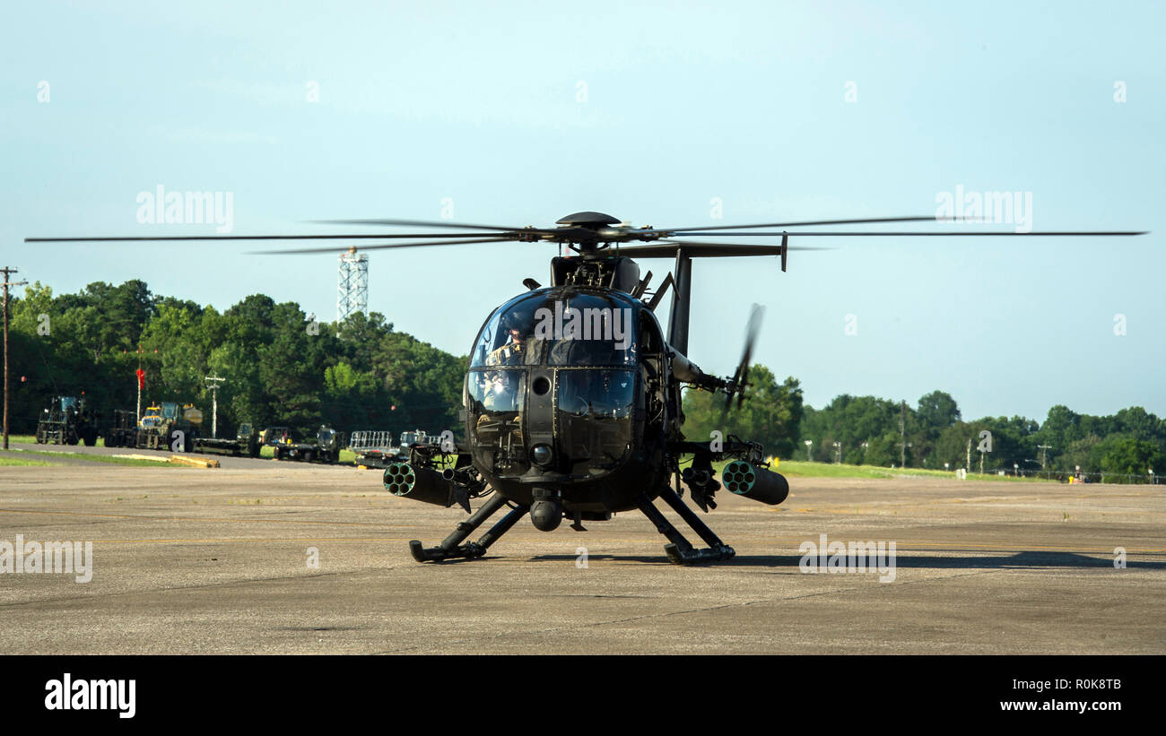 AH-6 Little Bird de helicópteros de ataque del Ejército de sable en el Aeródromo, Tennessee. Foto de stock