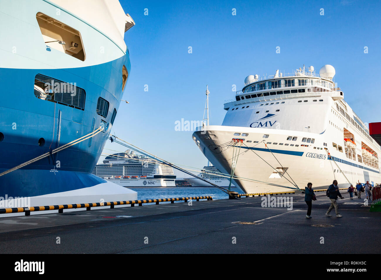 El 19 de septiembre de 2018: San Petersburgo, Rusia - buques de crucero amarrados en la fachada marítima, la terminal de pasajeros de San Petersburgo. Foto de stock