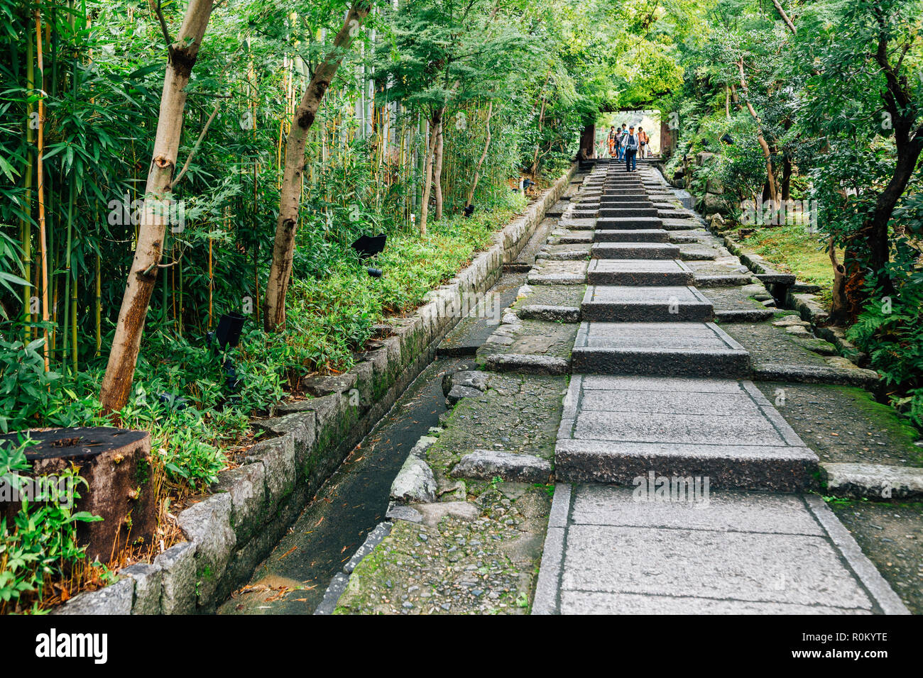 Nene No Michi escaleras en histórico de Higashiyama en Kyoto, Japón Foto de stock