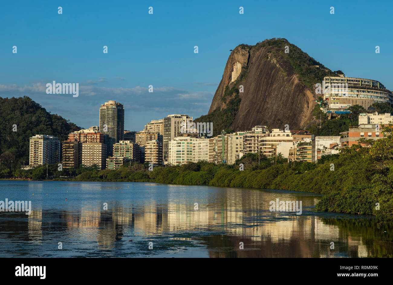 Maravillosa ciudad. Lugares maravillosos en el mundo. Laguna y barrio de Ipanema en Rio de Janeiro, Brasil, América del Sur. Foto de stock