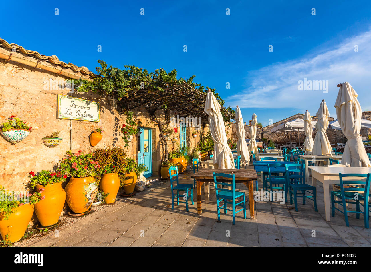 Marzamemi es uno de los más bellos pueblos de Italia mar 20. Marzamemi es un municipio de la Provincia de Siracusa, Sicilia. Italia. Foto de stock