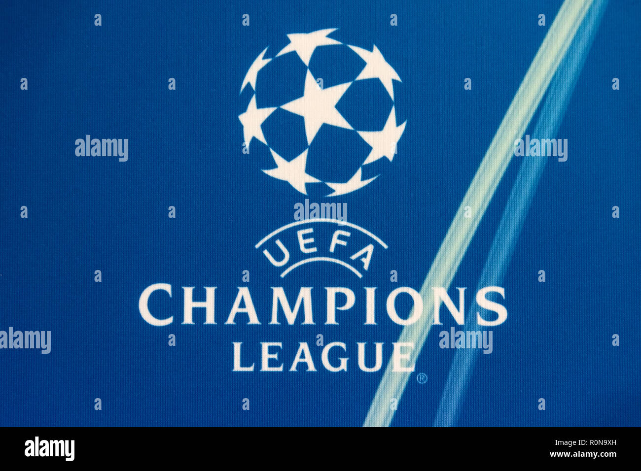 Salónica, Grecia - Agosto 28, 2018: el logotipo oficial de la UEFA Champions  League Fotografía de stock - Alamy