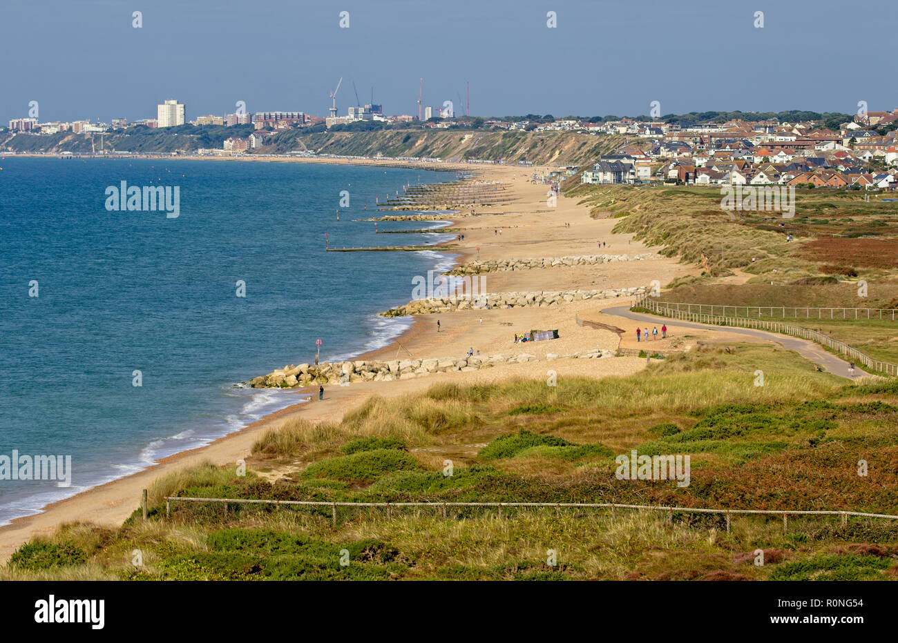 Southbourne playa en un día soleado, Bournemouth, Dorset, Inglaterra, Reino Unido. Foto de stock