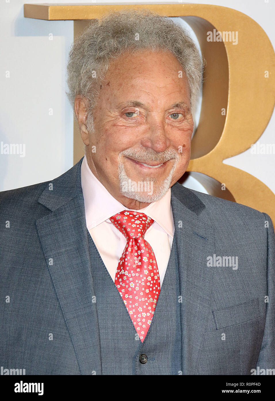 Septiembre 27, 2018 - Tom Jones asistía a una estrella ha nacido en el Reino Unido, Premiere Vue West End en Londres, Reino Unido Foto de stock