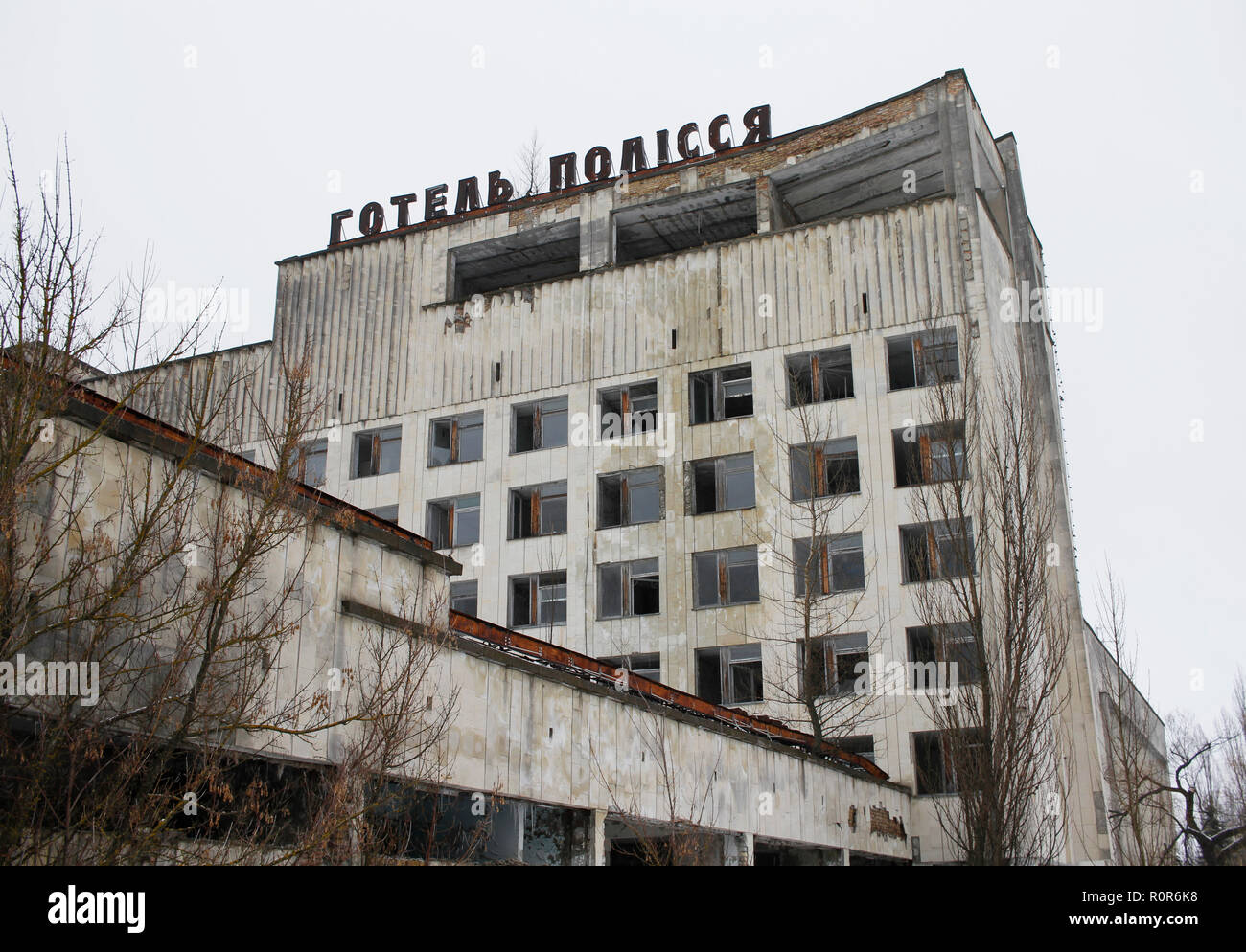 Hotel en la ciudad fantasma de Polissya Pripyat en en la zona de exclusión de Chernobyl, Ucrania. Foto de stock