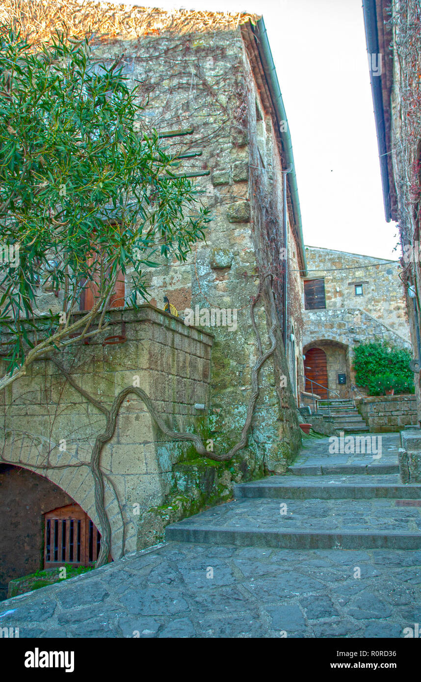 Antigua ciudad abandonada de Civita di Bagnoregio, Viterbo, Lacio, Italia Foto de stock