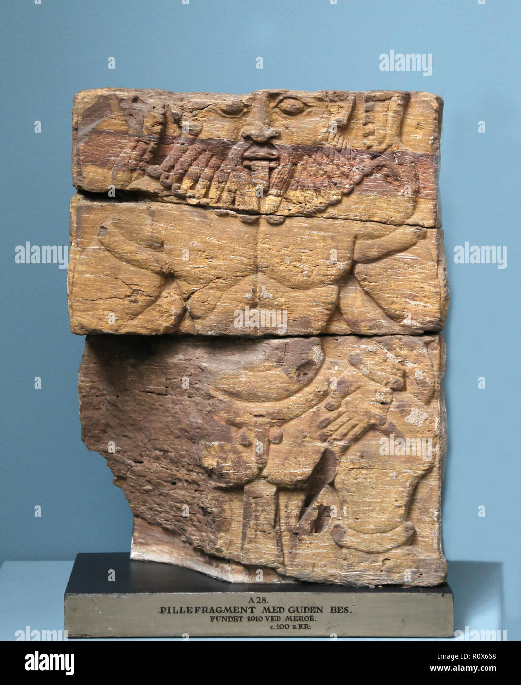 La columna representa el dios Bes. Desde el Templo de Amun en Meroe. El siglo I DC. La arenisca. Foto de stock