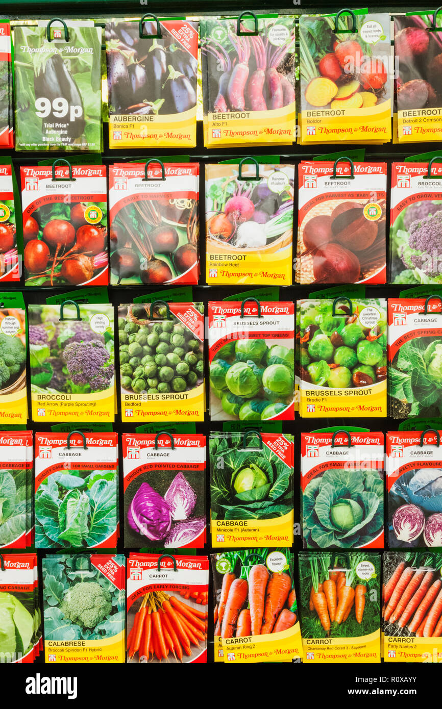 Gales, Conwy, Bodnant Garden, centro de jardinería, paquetes de semillas de  hortalizas para la venta Fotografía de stock - Alamy