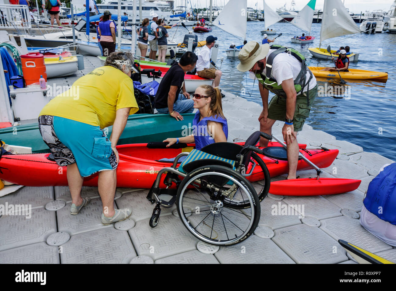 Miami Florida, Coconut Grove, Shake A Leg Miami, Festival sin barreras, discapacitados discapacitados necesidades especiales, discapacidad física, deportes acuáticos adaptables, kayak, Foto de stock