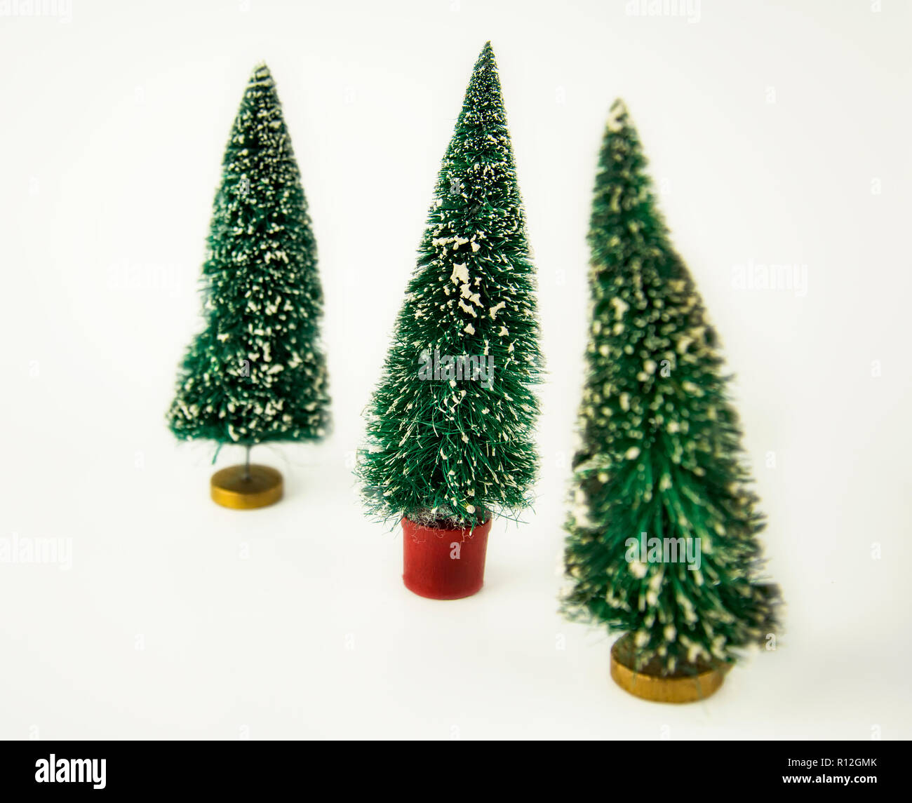 árbol de navidad de plástico fotografías e imágenes de alta resolución -  Alamy