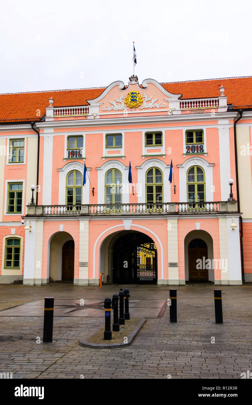 Edificio del Gobierno provincial (1773), en un ala del castillo de Toompea, sede del parlamento de Tallin, la capital de Estonia en el Mar Báltico, es que el país Foto de stock