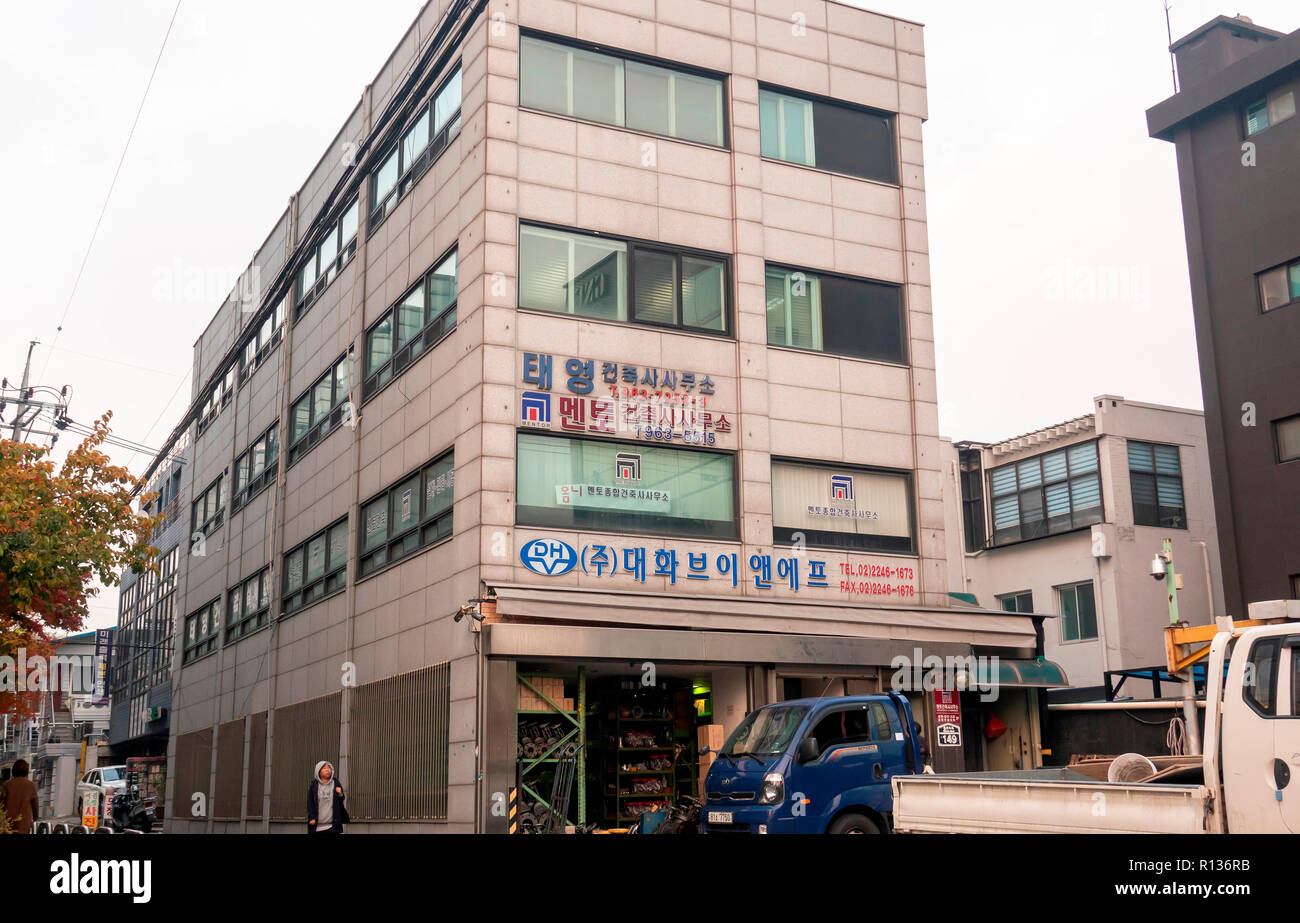Marca de ropa coreana Ourhistory, Nov 9, 2018 : un edificio donde LJ  Company, fabricante de ropa local marca 