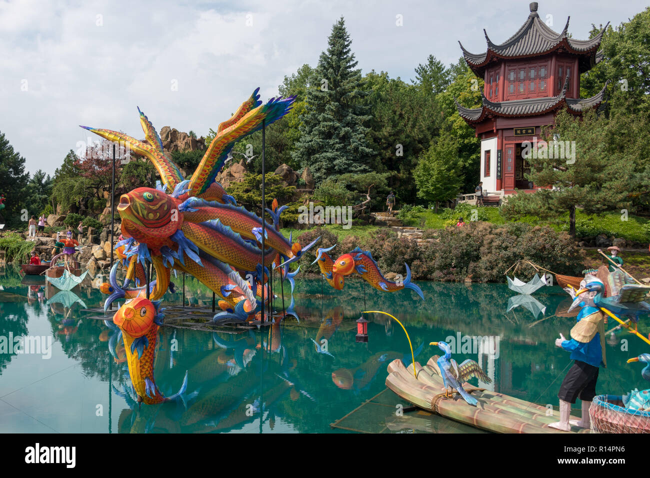 El jardín chino y el lago, los Jardines Botánicos de Montreal, Canadá Foto de stock