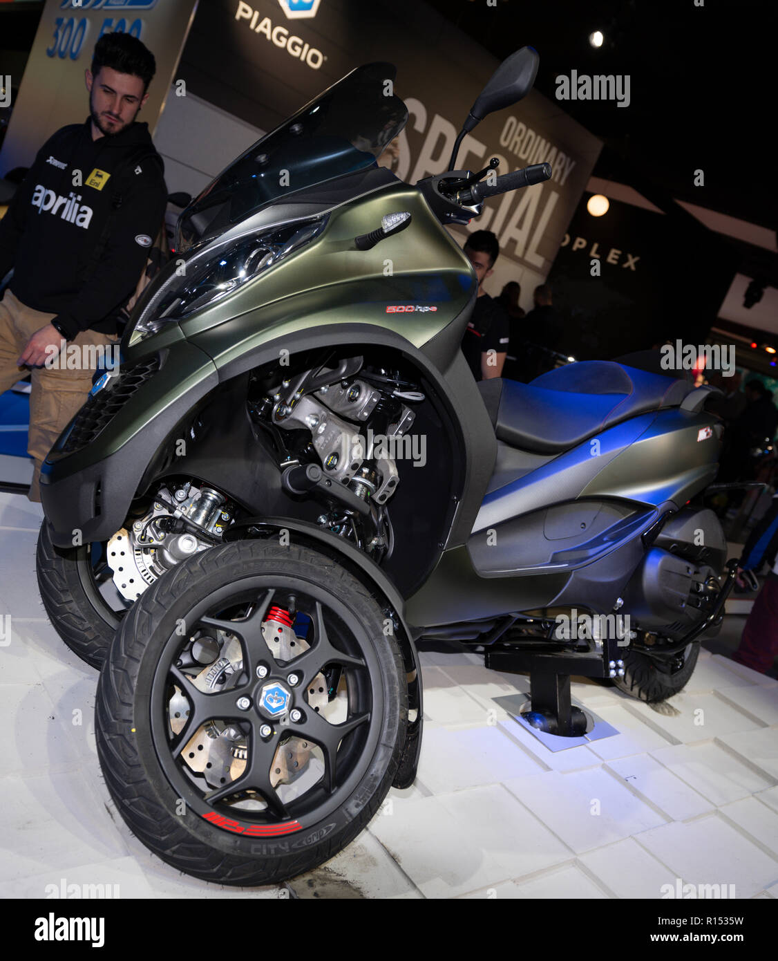 Milán, Italia - Nov 08, 2018: el Piaggio MP3 500 hpe EN EICMA Moto Show  Fotografía de stock - Alamy