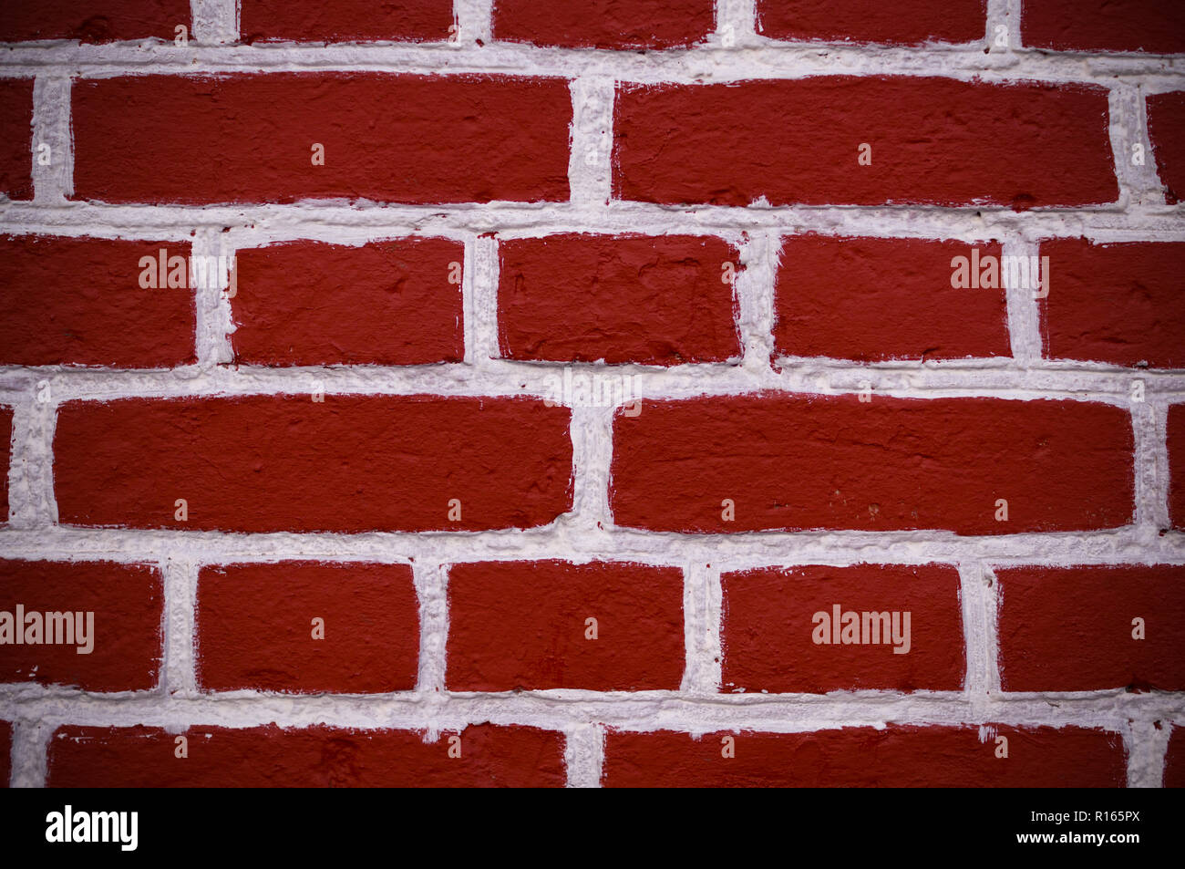 Pared de ladrillos rojos con pintura blanca, de textura de fondo. Vignette,  exterior Fotografía de stock - Alamy