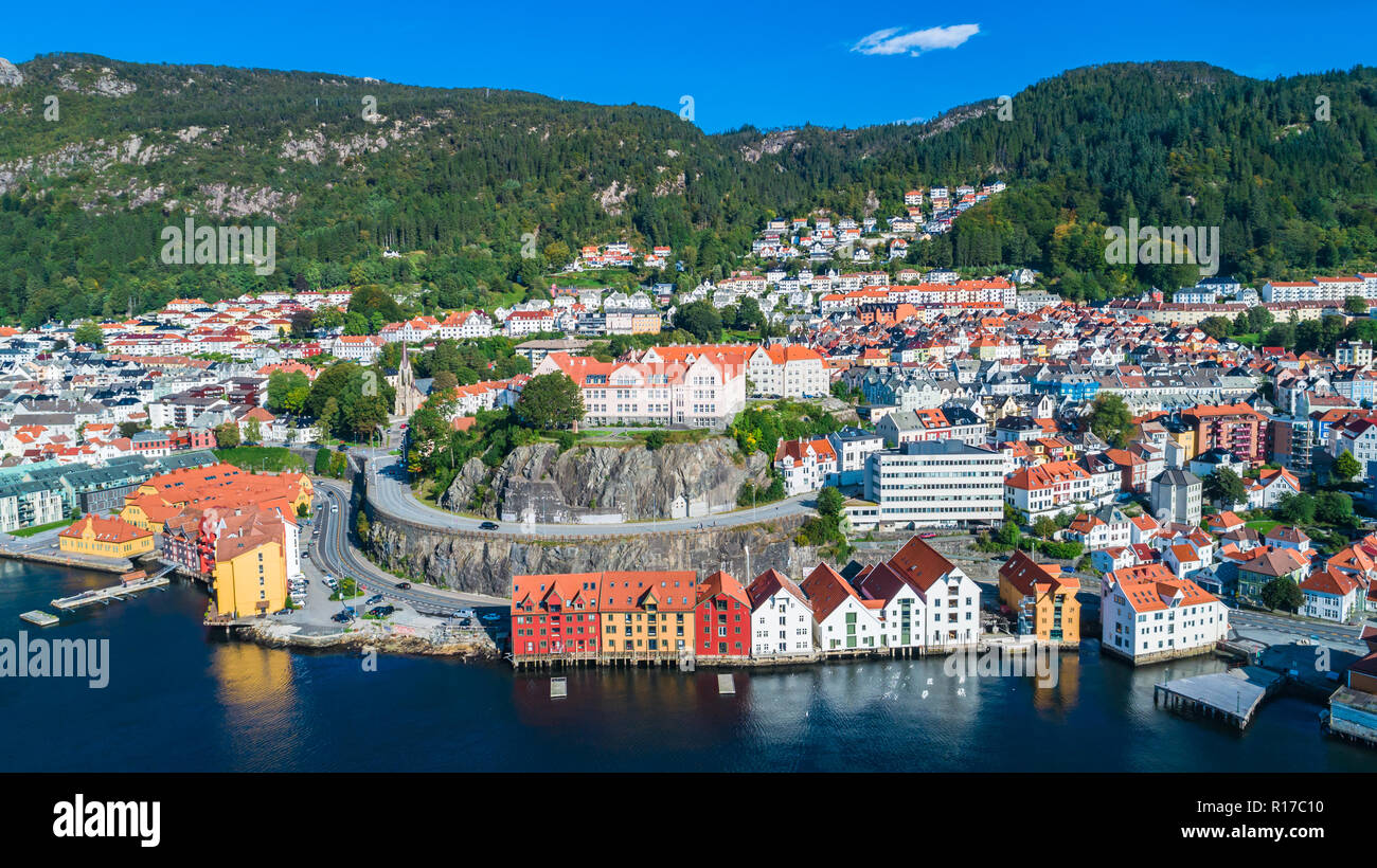Vista aérea de la ciudad antigua de Bergen. Bergen ...