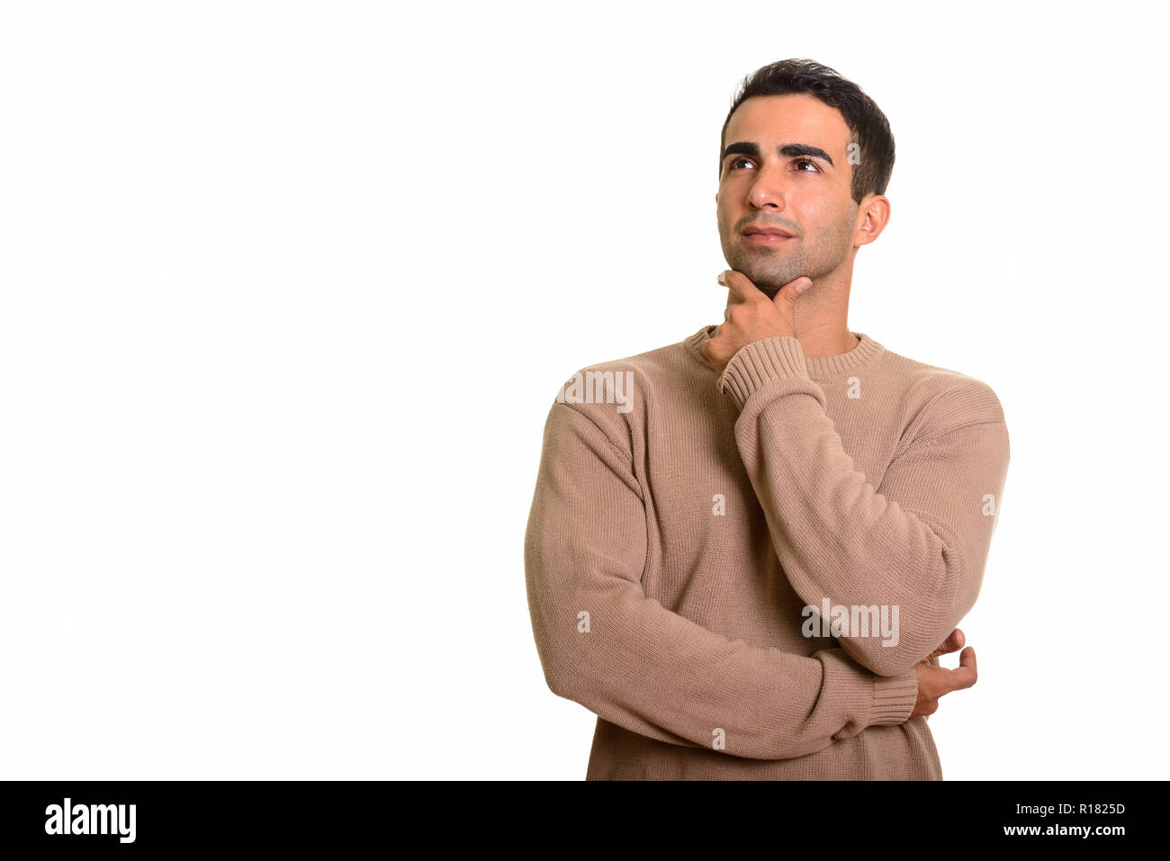 Retrato de joven apuesto hombre persa a planificar y pensar Foto de stock