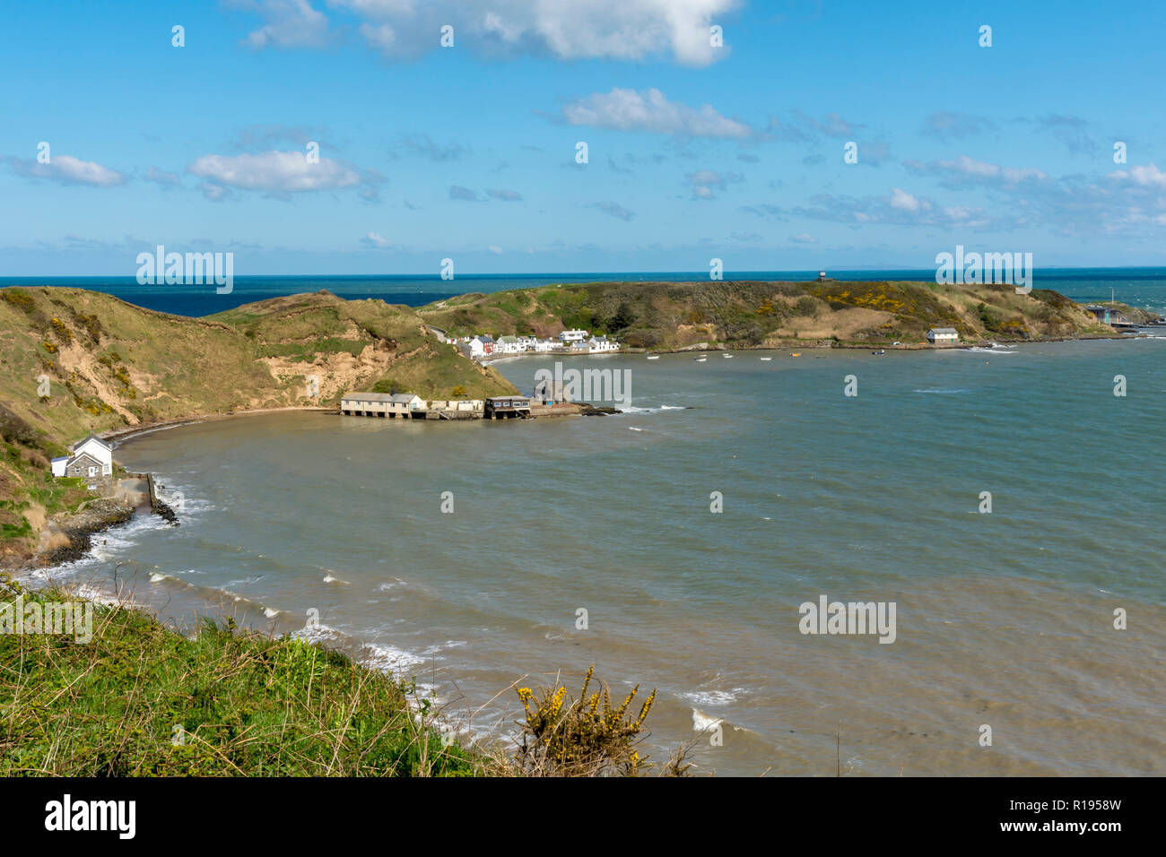 Ruta Costera y de la vista de la bahía y la playa en la península de Llyn Porthdinllaen, Gwynedd North Wales Foto de stock