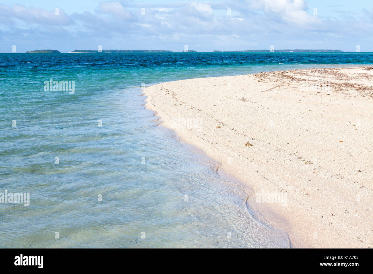 El atolón de Majuro, Islas Marshall, Micronesia, Oceanía. Reflexión, refracción, interferencia y difracción de las olas del mar. Laura Beach. Laguna Azul. Foto de stock