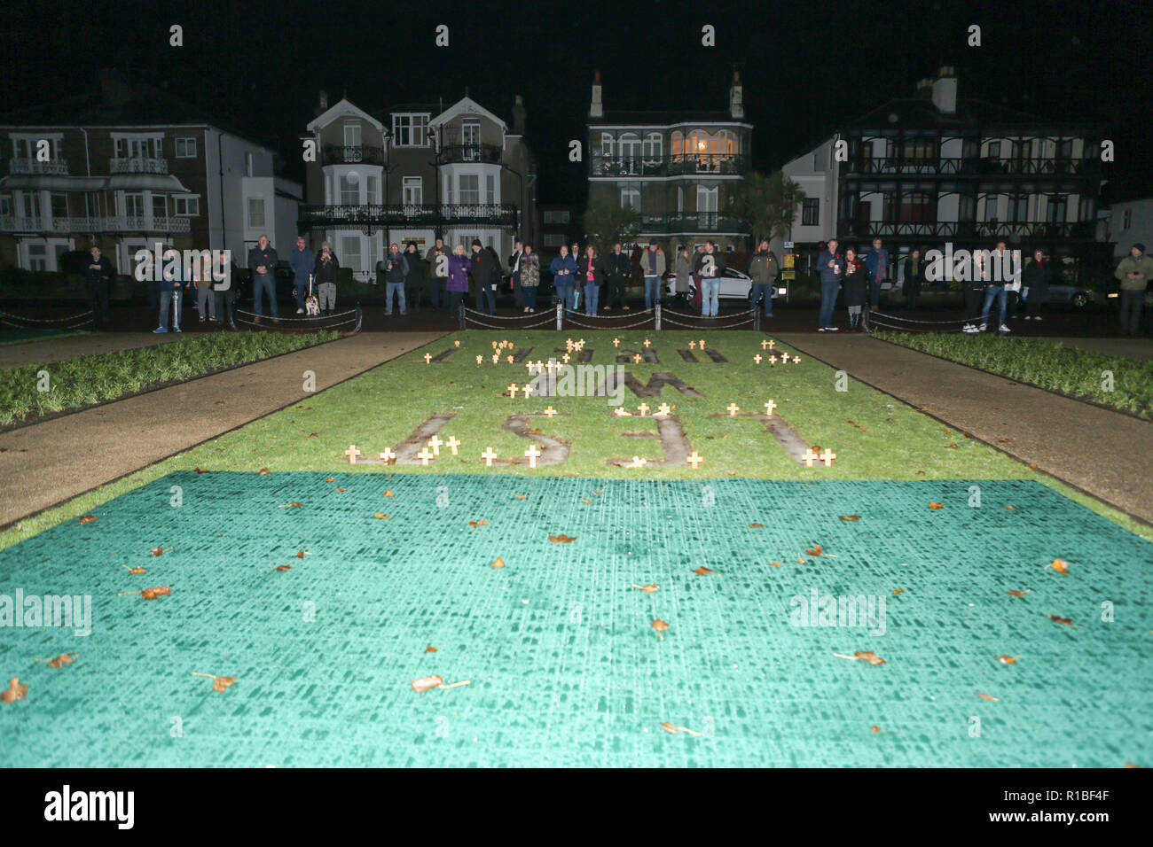 Southend on Mar, Reino Unido. 11 Nov, 2018. Pipers realice una mañana temprana Scottish lamento "Battle's O'er" en Southend cenotafio para conmemorar el Día del Recuerdo. Crédito: Penelope Barritt/Alamy Live News Foto de stock