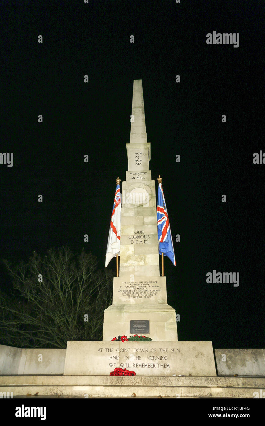 Southend on Mar, Reino Unido. 11 Nov, 2018. Pipers realice una mañana temprana Scottish lamento "Battle's O'er" en Southend cenotafio para conmemorar el Día del Recuerdo. Crédito: Penelope Barritt/Alamy Live News Foto de stock