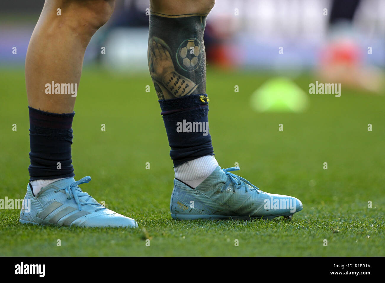 Camp Nou, Barcelona, España. 11 Nov, 2018. La liga de fútbol, Barcelona vs  Real Betis; Leo Messi del FC Barcelona botas como él está de vuelta en la  línea después de la