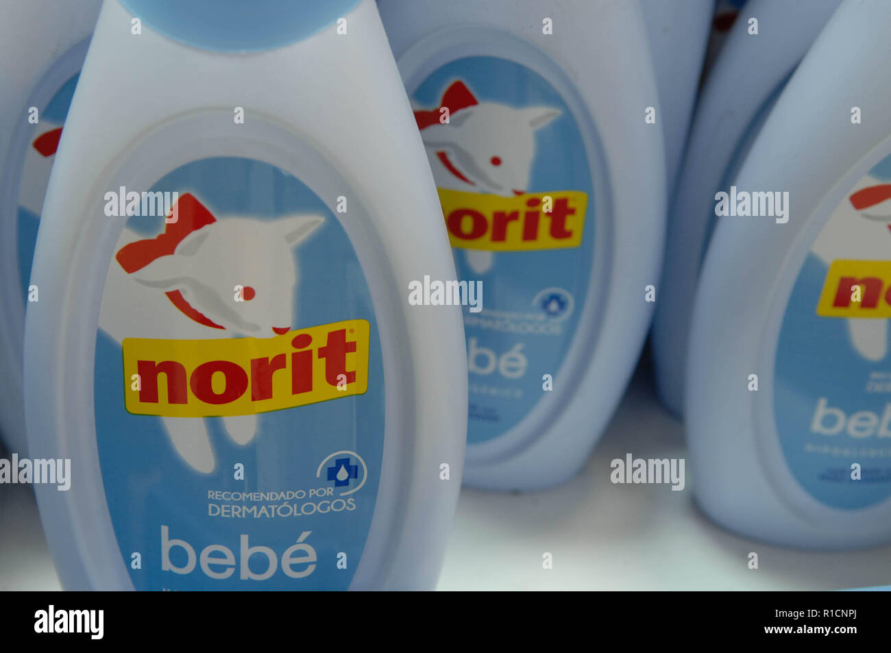 Norit - Todas las madres y padres buscan lo mejor para sus hijos y Norit,  como siempre, se adapta a todo tipo de necesidades: > Norit Bebé es el  detergente formulado para