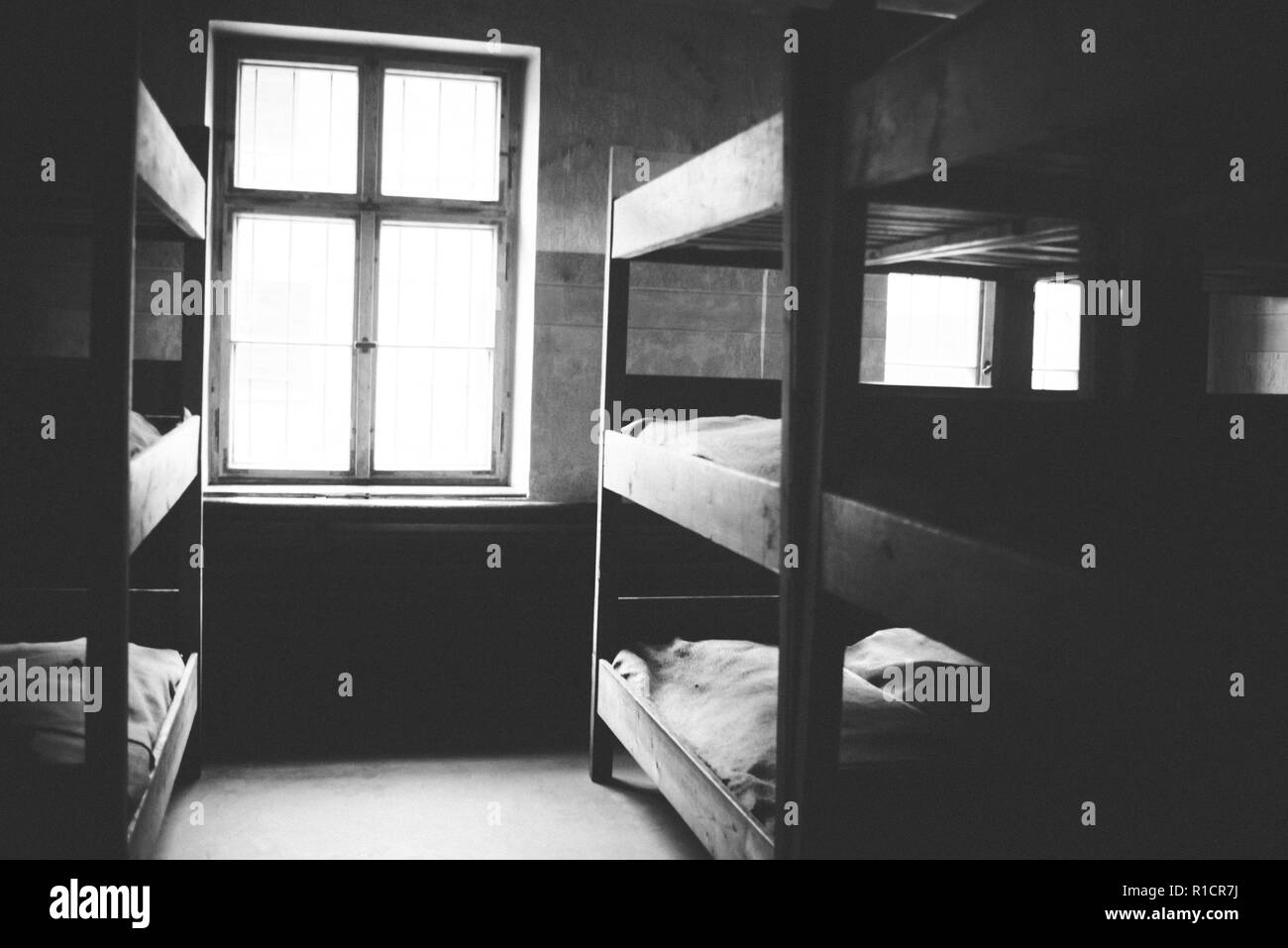 De concentración nazi de Auschwitz y de los campos de exterminio. Literas en los cuarteles. Auschwitz, ocupada por los alemanes, en Polonia, Europa Foto de stock