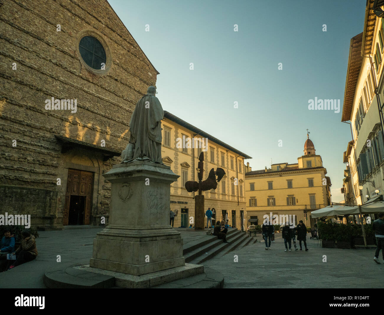 Basílica de San Francisco en la ciudad de Arezzo, Toscana, Italia Foto de stock