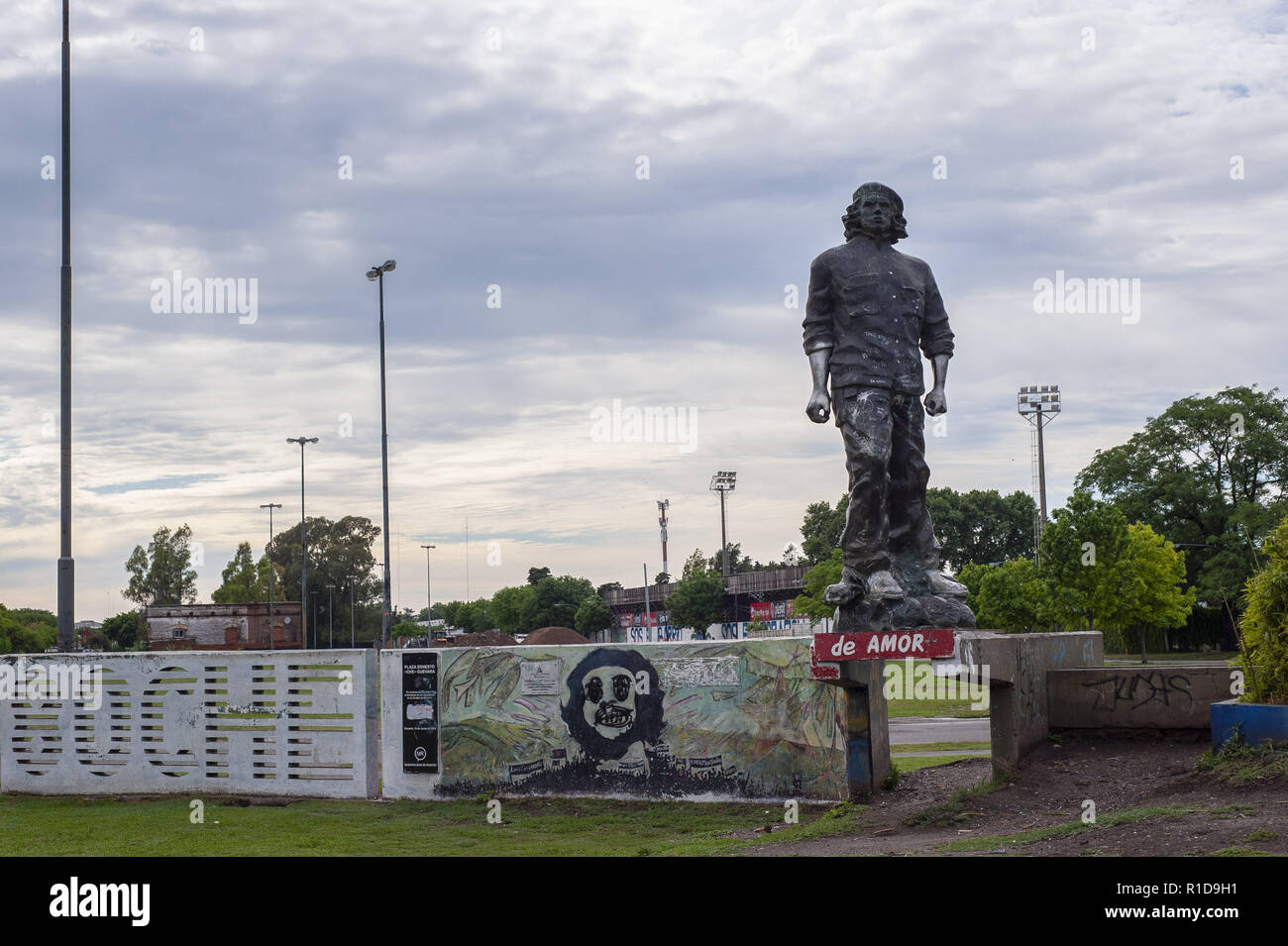 Octubre 31, 2018 - Rosario, Santa Fe, Argentina - monumento conmemorativo  del 80º aniversario de Ernesto Guevara, el argentino que luchó en la  Revolución Cubana y es mejor conocida como icono revolucionario ''