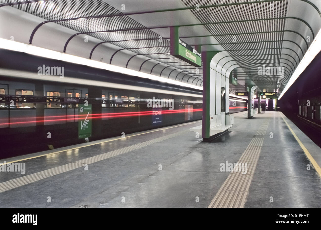 Wien, U-Bahn-Station Schottenring vor dem Umbau - Viena, estación de metro Schottenring Foto de stock