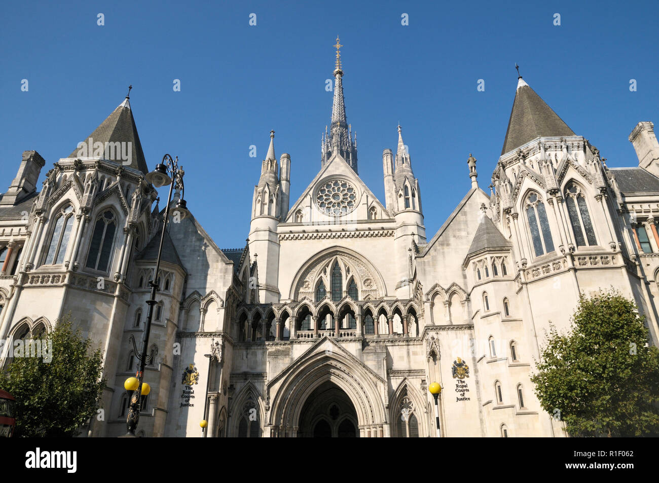 Las Cortes Reales de Justicia, el Alto Tribunal de Londres, Inglaterra, Reino Unido. Foto de stock