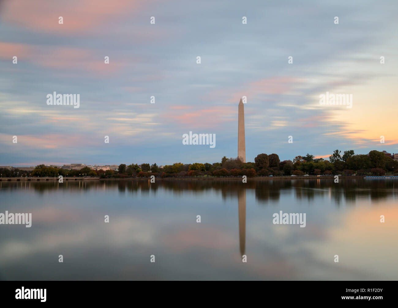El Monumento a Washington en Washington DC tomadas cerca el Thomas Jefferson Memorial Foto de stock