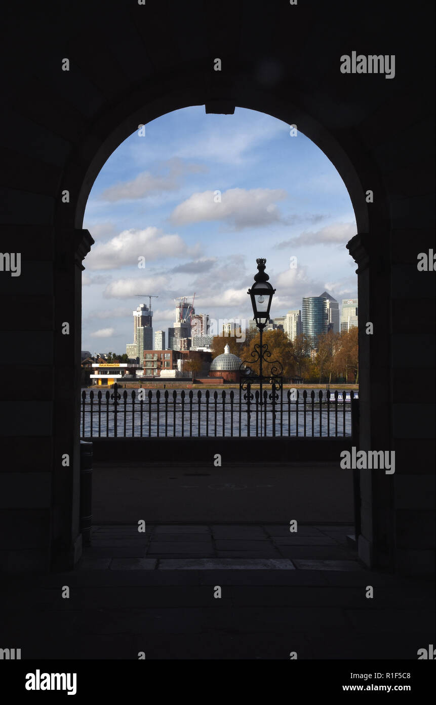 Vista desde el antiguo Colegio Naval en el río Támesis, Greenwich, Londres.UK Foto de stock