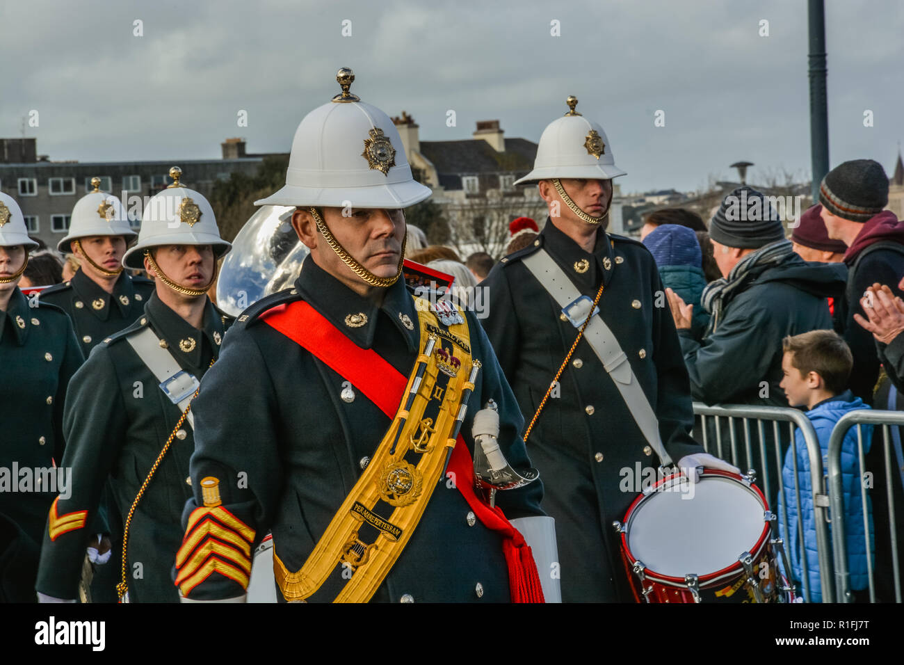 Recuerdo de la ciudad servicio tuvo lugar en Plymouth Hoe el domingo 11 de noviembre, comenzando con dos minutos de silencio en el Royal Naval Memorial a las 11am. Foto de stock
