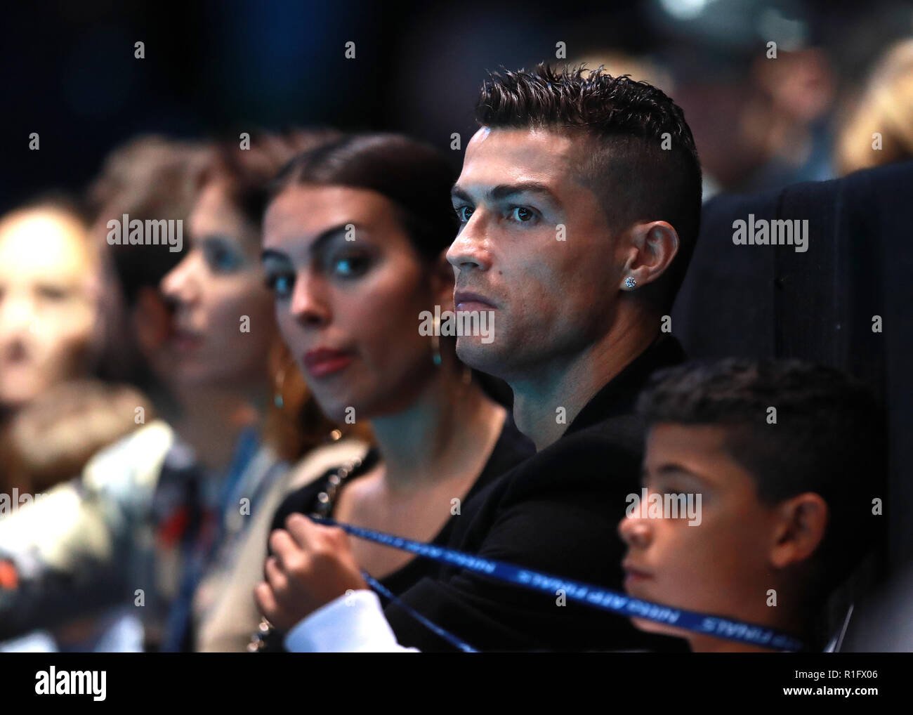 Londres, Reino Unido. de de 2018, el O2 Londres, Inglaterra; Nitto ATP Finals de tenis; Cristiano Ronaldo se sienta en escaños corporativos con su novia Georgina Rodríguez y