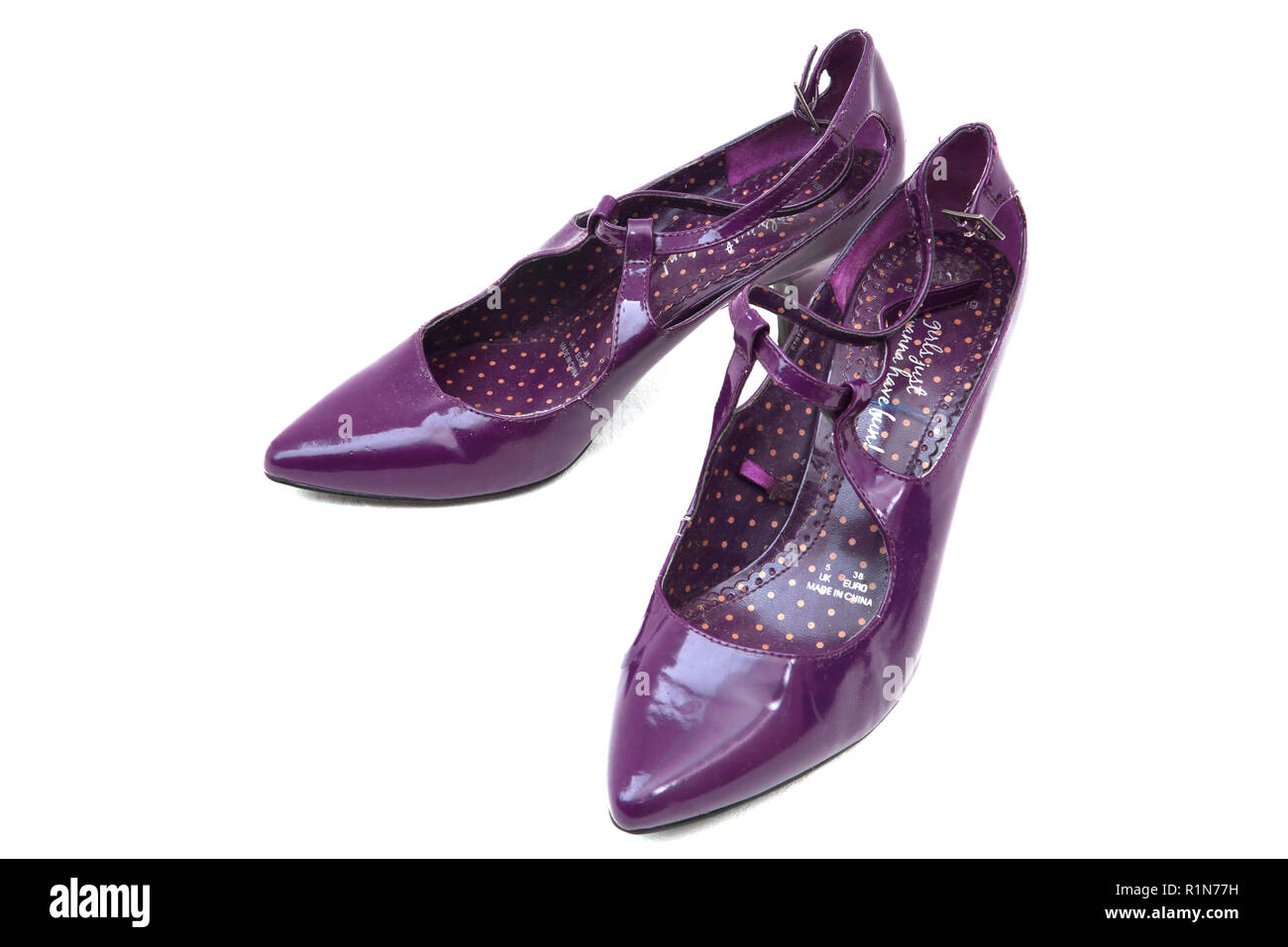 Arenque rojo púrpura plástico patentes zapatos de tacón Foto de stock