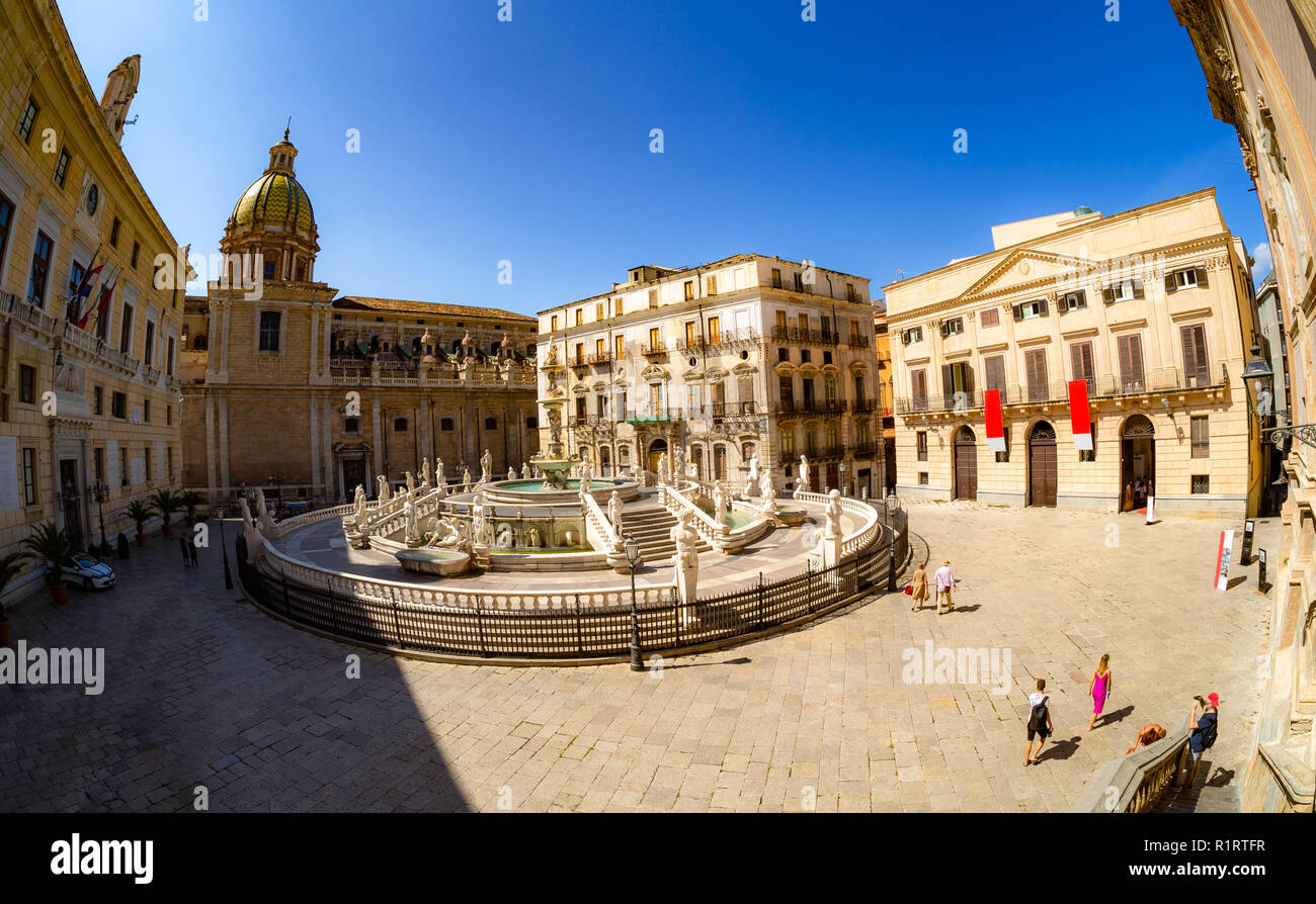 Arquitectura artística, fuente de vergüenza en Piazza Pretoria barroca, en Palermo, isla de Sicilia Italia Foto de stock