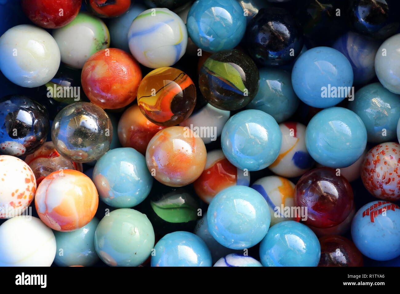canicas de vidrio de los juegos para niños, para jugar el juego de pelota  Fotografía de stock - Alamy