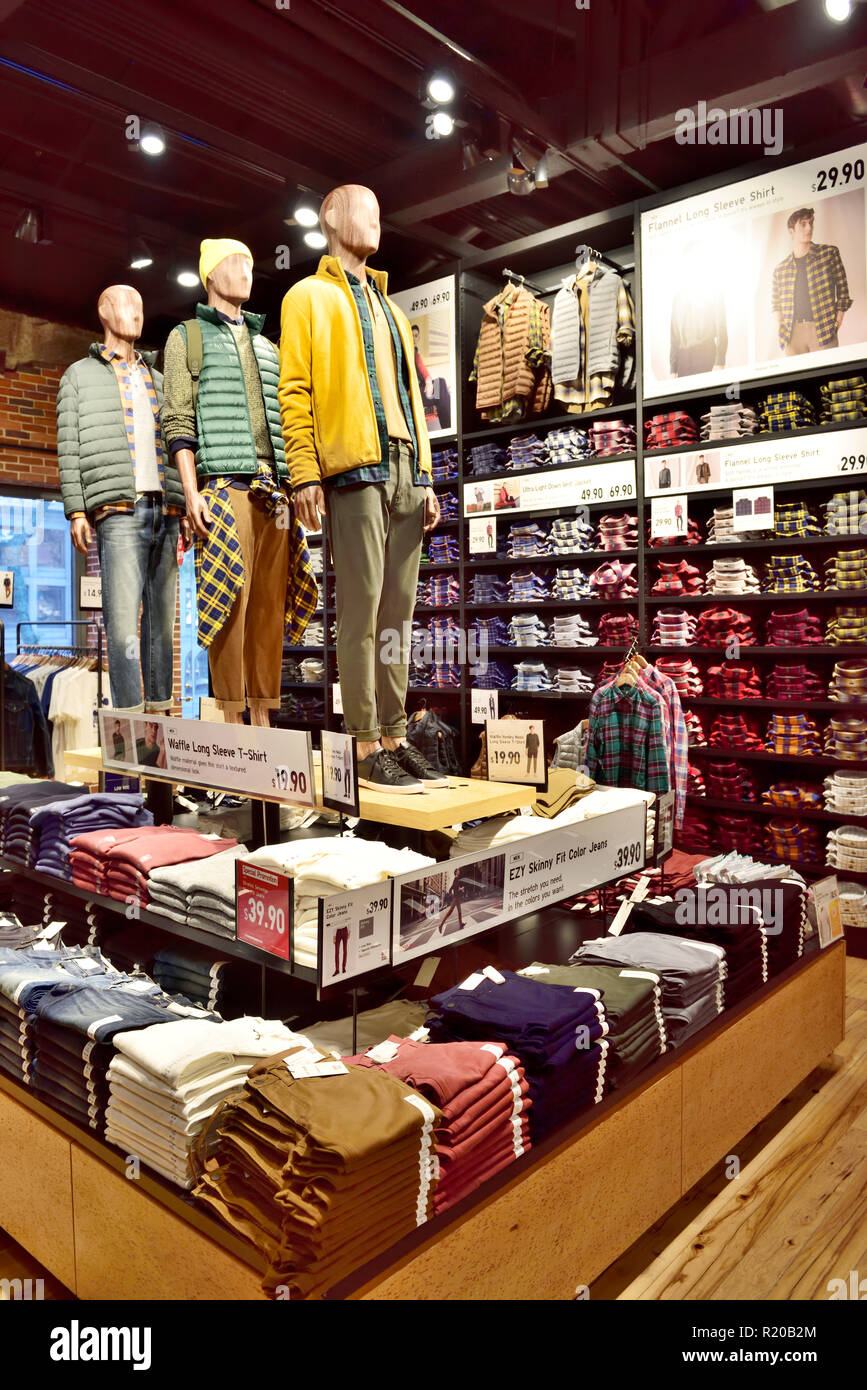 Pantalla con ropa maniqui dentro de Boston Market, el centro de Boston, Massachusetts, EE.UU Fotografía de stock - Alamy