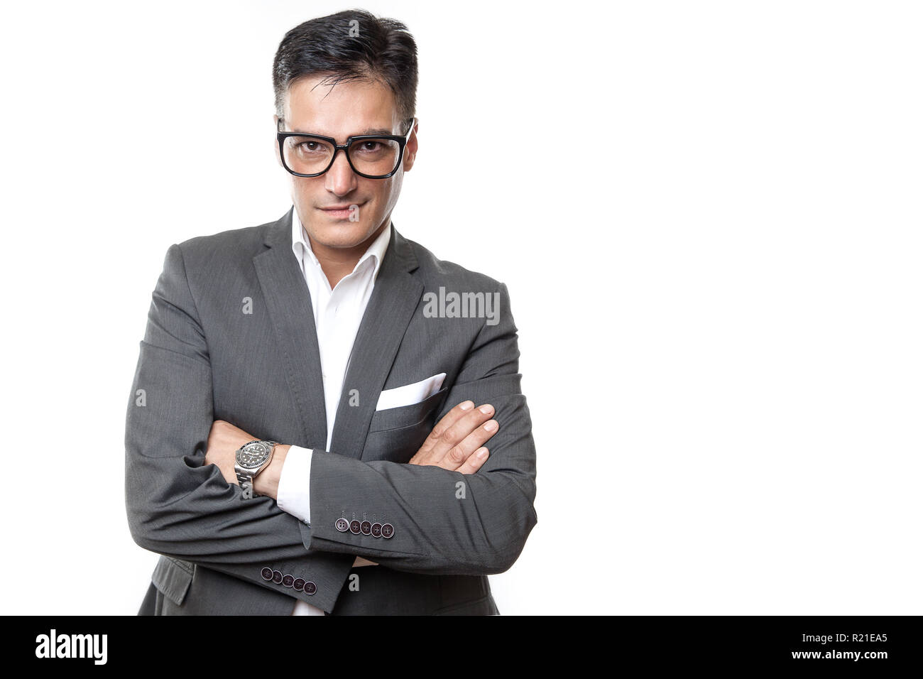 Retrato de un hombre de negocios sonriendo aislado sobre fondo blanco. Foto de estudio. Foto de stock