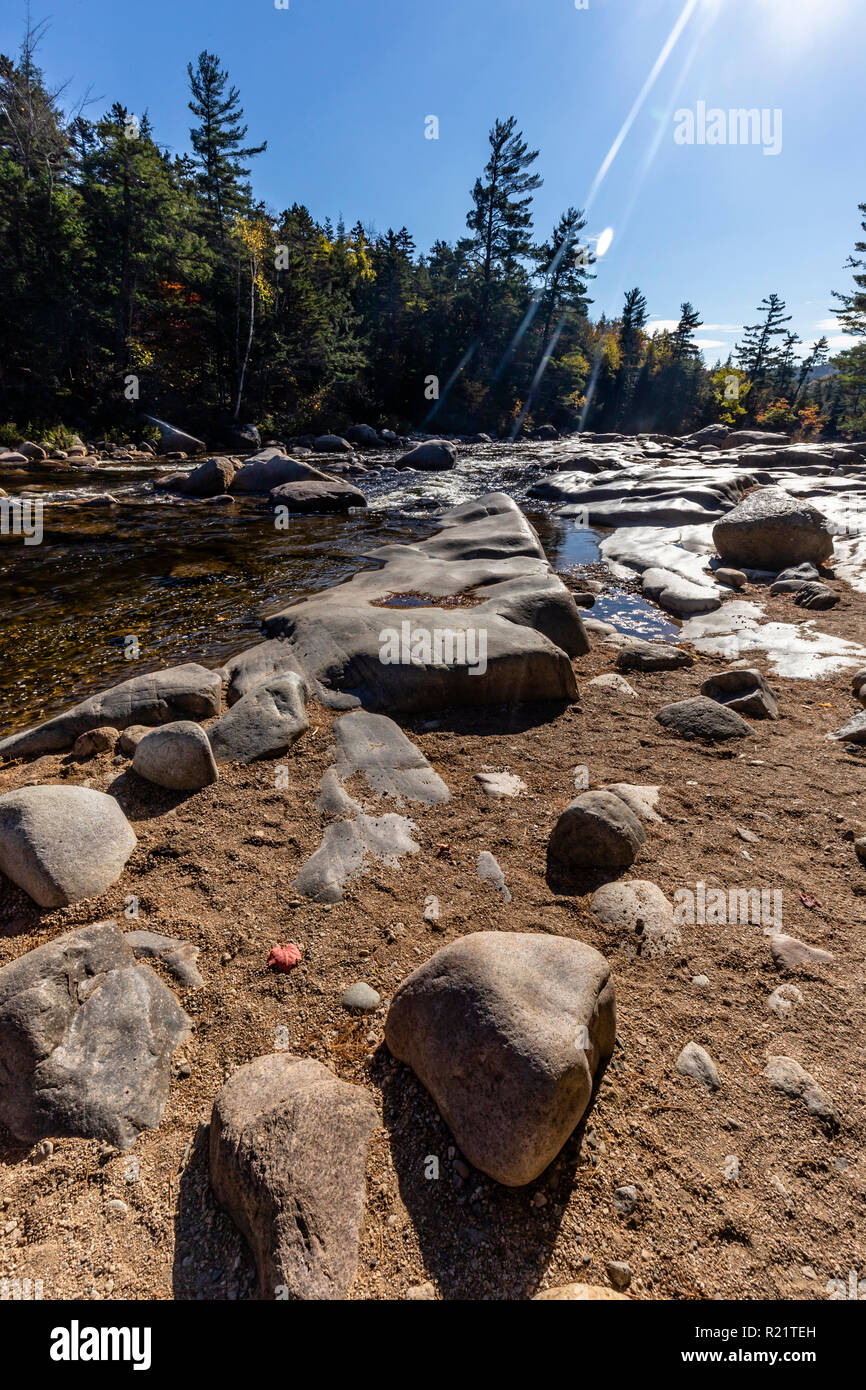 La Swift Río nace en el municipio de Livermore, New Hampshire, en el lado oriental de Kancamagus Pass, y fluye al este en un amplio valle Foto de stock