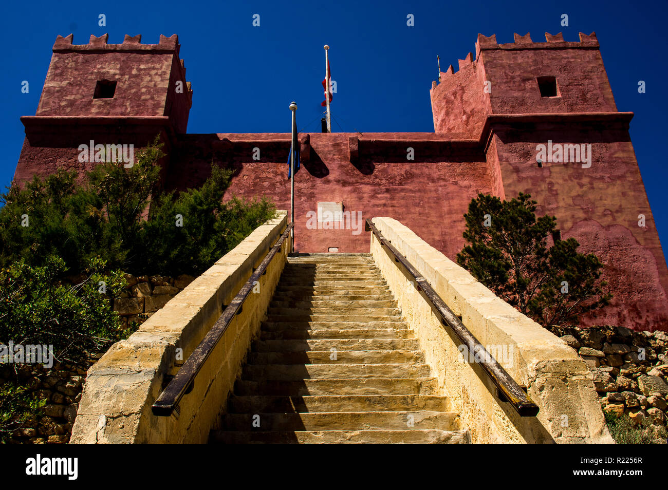 Vista frontal de Santa Agata, la Torre Roja, Malta Foto de stock