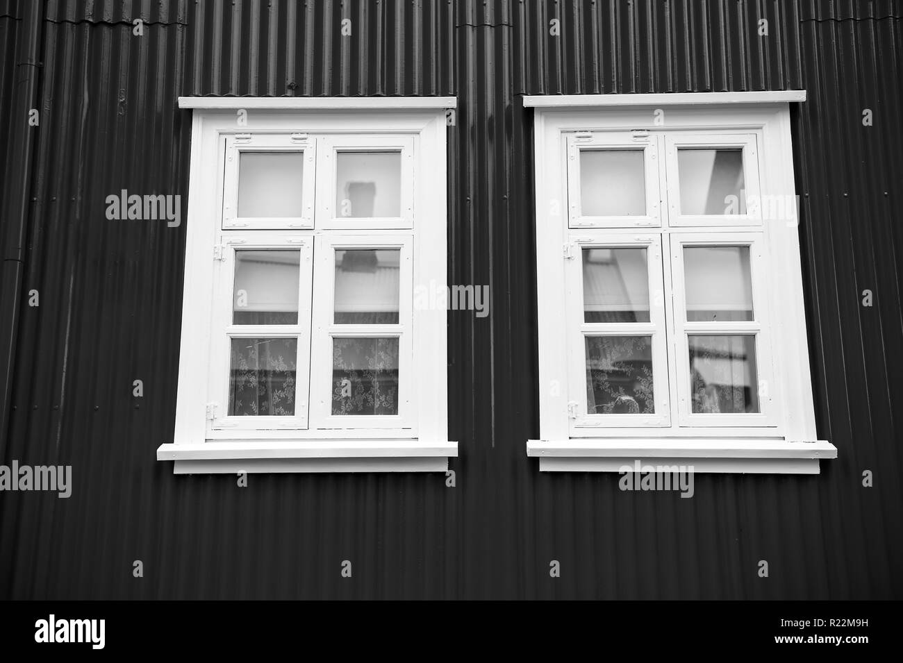 Windows En Casa En Reykjavik Islandia Edificio Con Fachada De