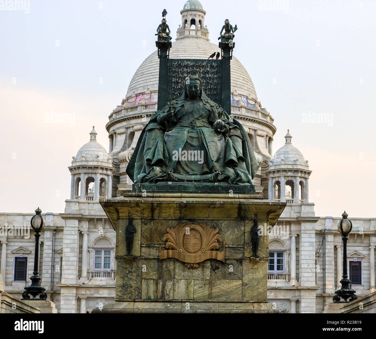 Estatua de la Reina Victoria - Victoria Memorial Hall, Calcuta, India Foto de stock
