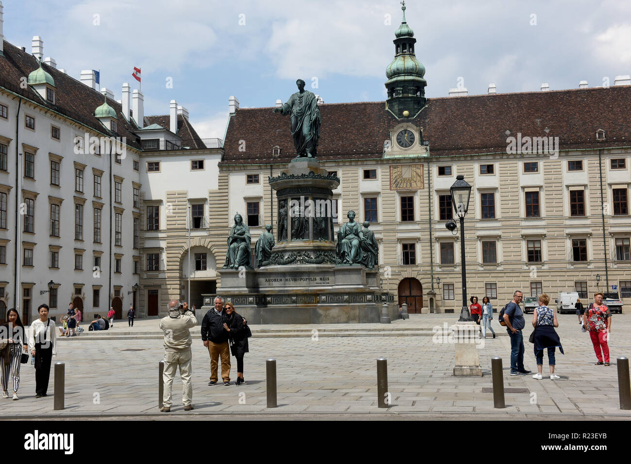 Estatua de Franz 1er Tribunal Hofburg Viena, Austria Foto de stock