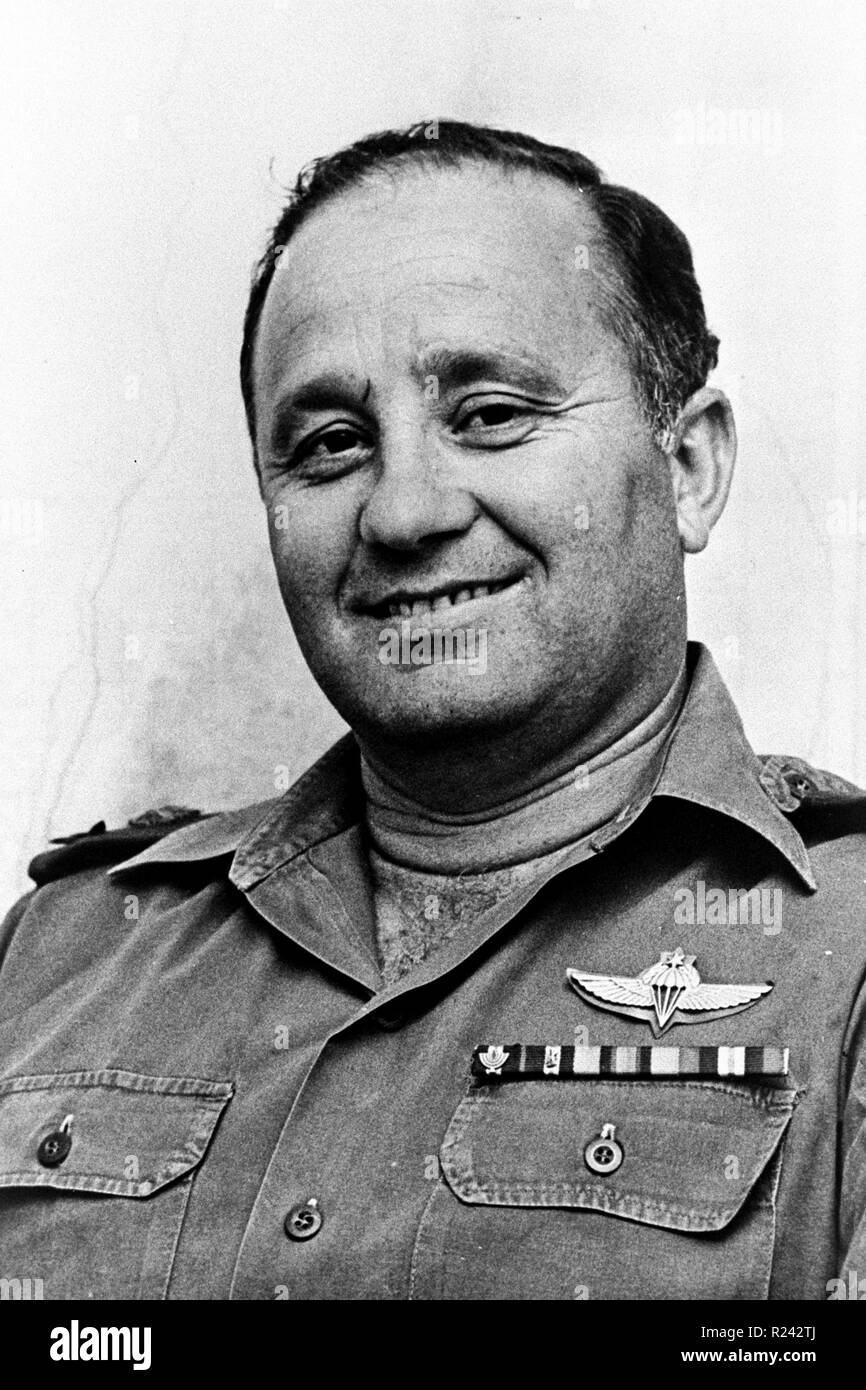 Yitzhak Hofi (1927 - 2014) General, miembro del Palmach, el jefe del Comando Norte israelí y el director del Mossad. Foto de stock