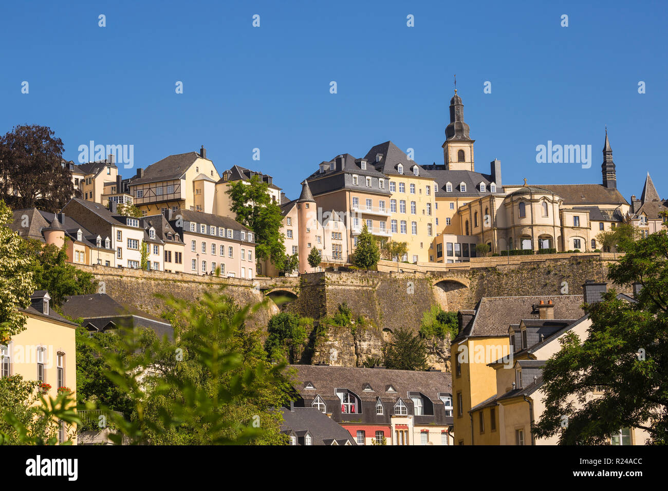 La Corniche (Chemin de la Corniche), Sitio de Patrimonio Mundial de la UNESCO, sobre el Grund (parte inferior de la ciudad), la ciudad de Luxemburgo, Luxemburgo, Europa Foto de stock