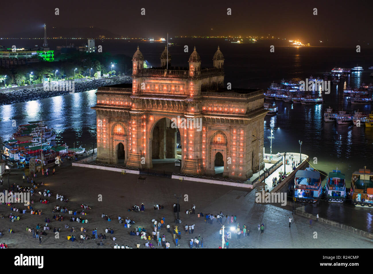La puerta de la India, monumento que conmemora el desembarco del rey Jorge V y la Reina María en 1911, en Mumbai, Maharashtra, India, Asia Foto de stock
